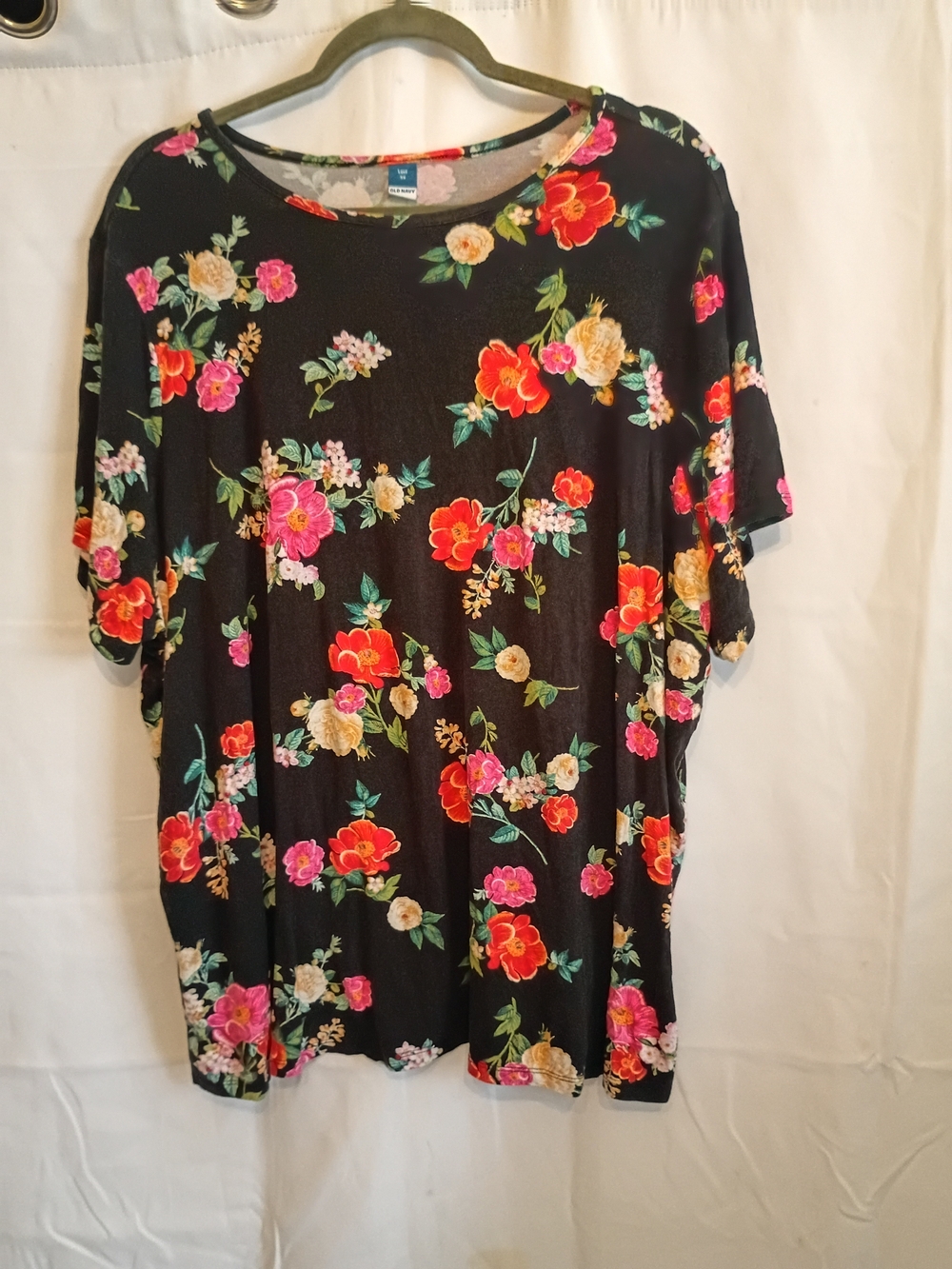 Old Navy Black Short-Sleeve Top with Pink, Red & Cream Floral Print Size 3x